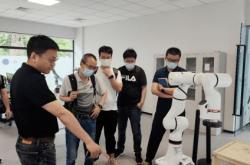 机器人空降eSmart,高端智能装备行业将成发展趋势