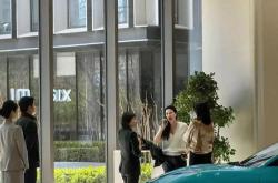 为什么新能源汽车适合短发女生？