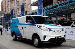 女士新能源电动汽车3万以内