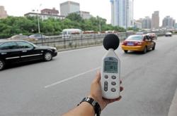 纯电动汽车充电有声音