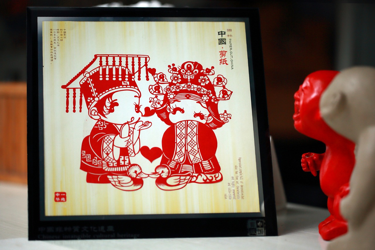 火树银花不夜天，穿越千年的春节颂歌——致敬中华瑰宝的诗韵与祝福