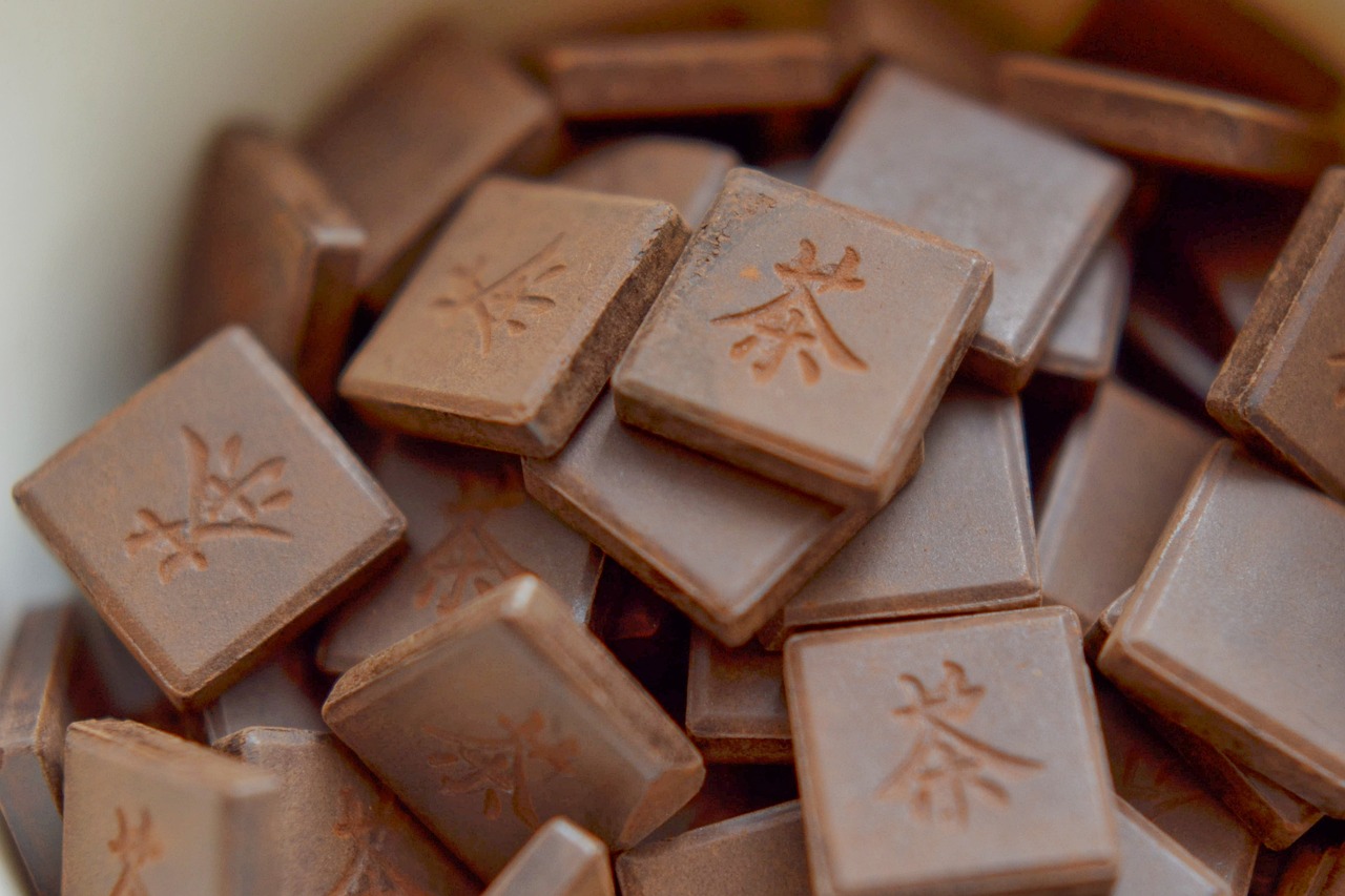 揭秘云南七子饼茶价格背后的品质与价值，一场舌尖上的文化较量