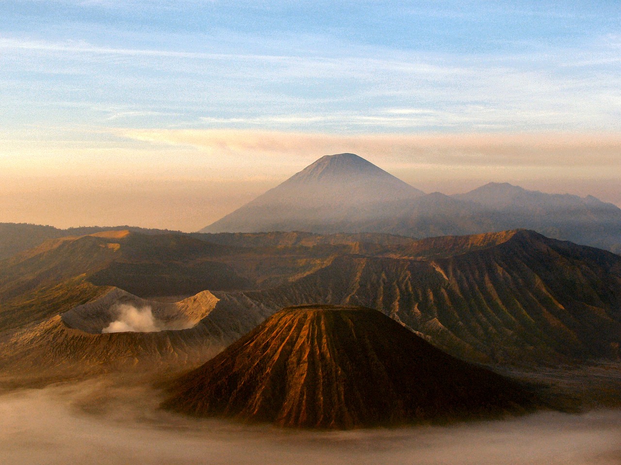 梦醒火山熔岩，探索内心深处的熔浆之谜