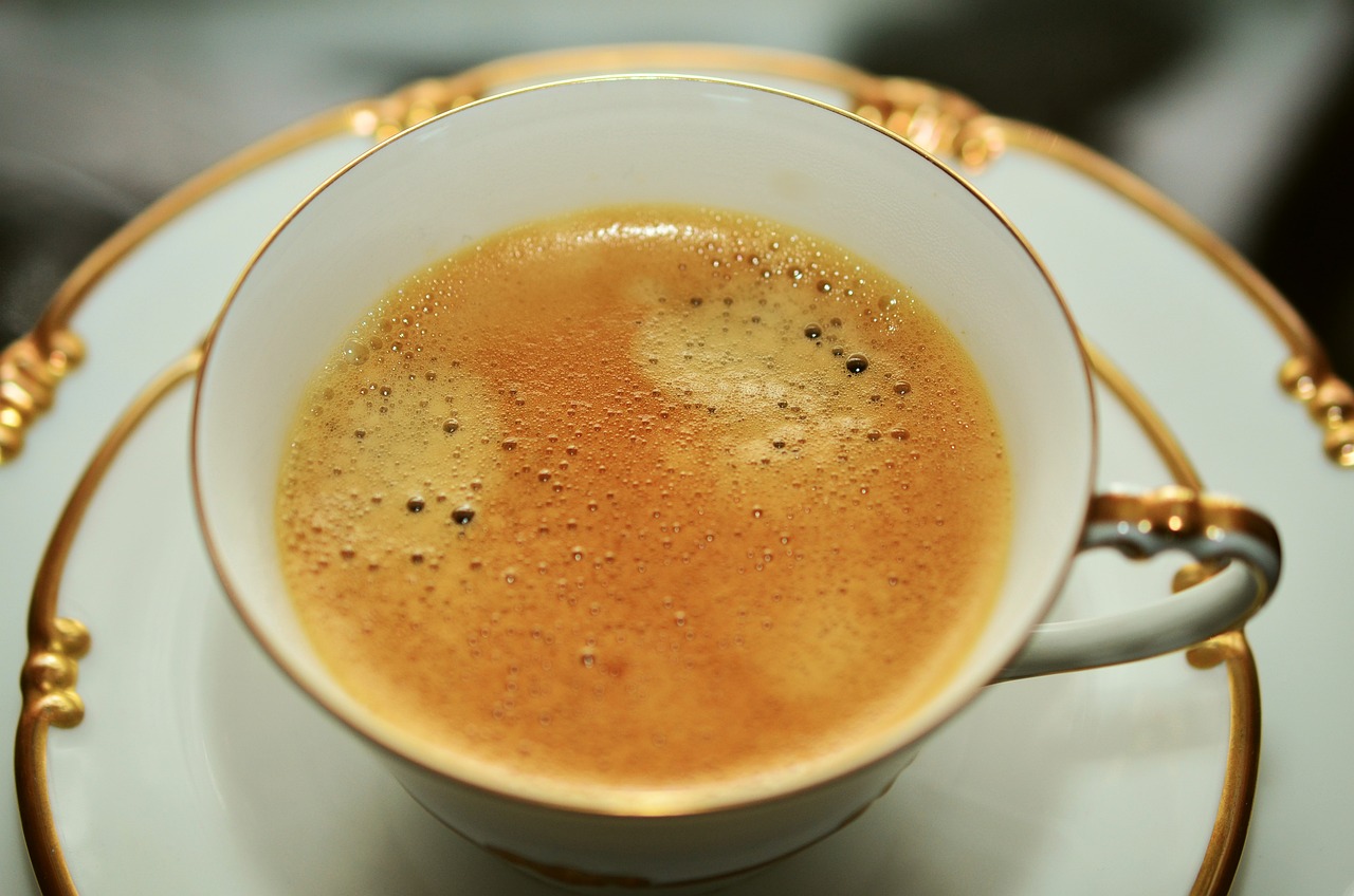 保温杯中的茶香与老板气质