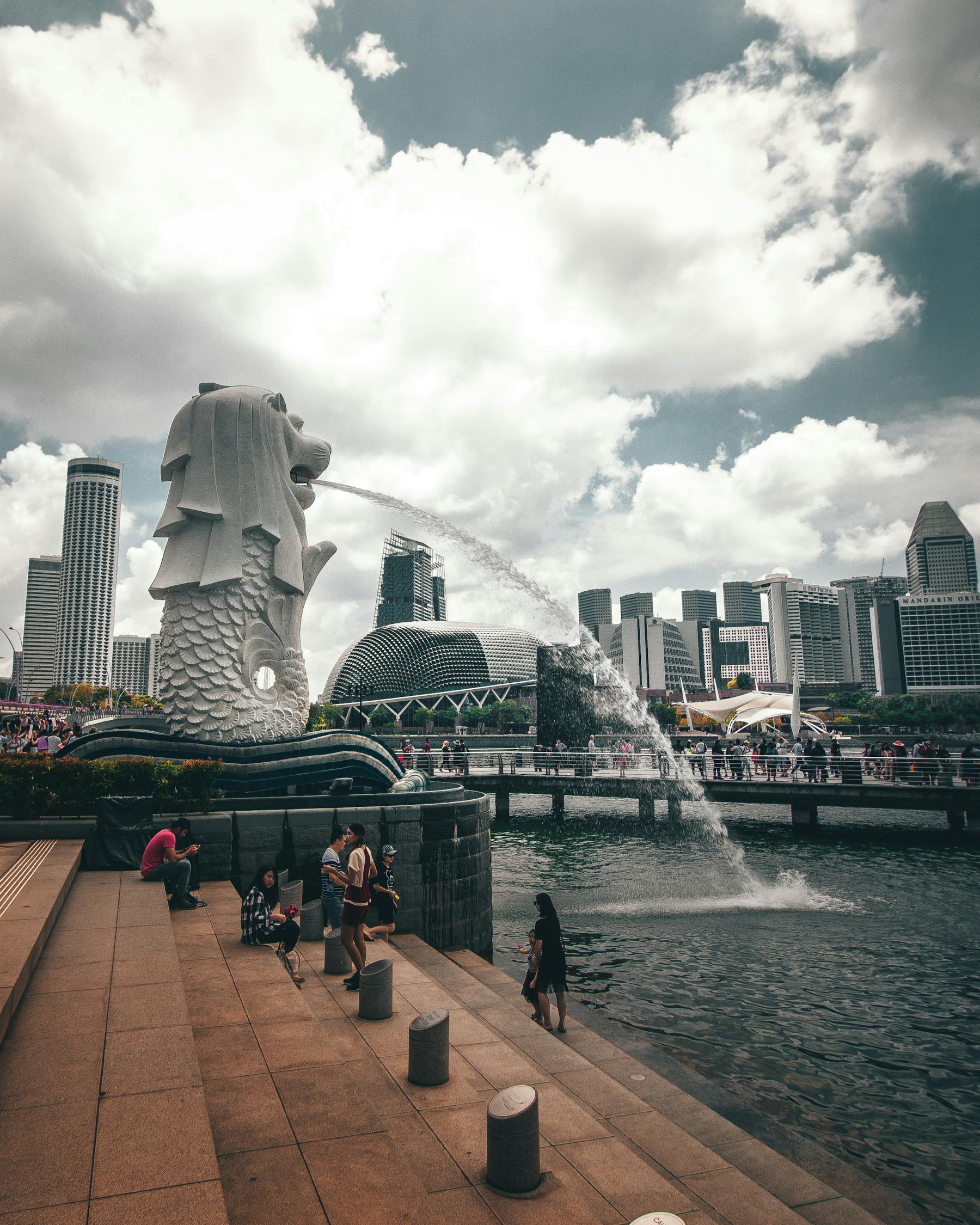 黄鹤之巅的烟雾诗行，一场独特的城市文化漫步