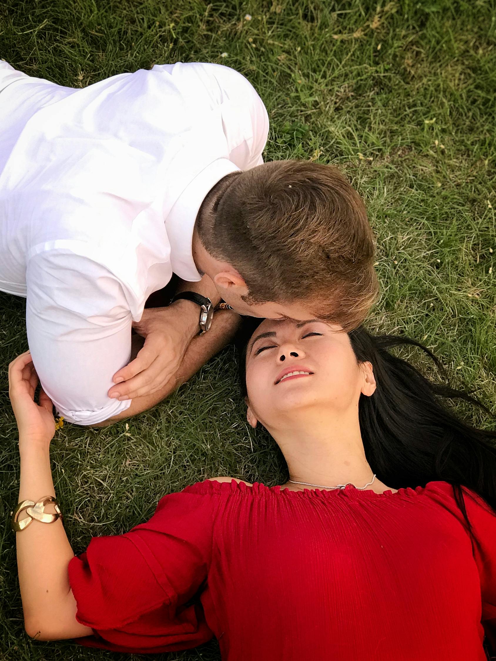 牛运深探属牛人的婚姻与命运，稳健的爱恋与人生规划
