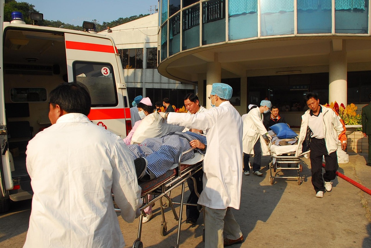 上海医院暂停门急诊服务，影响、原因及应对策略