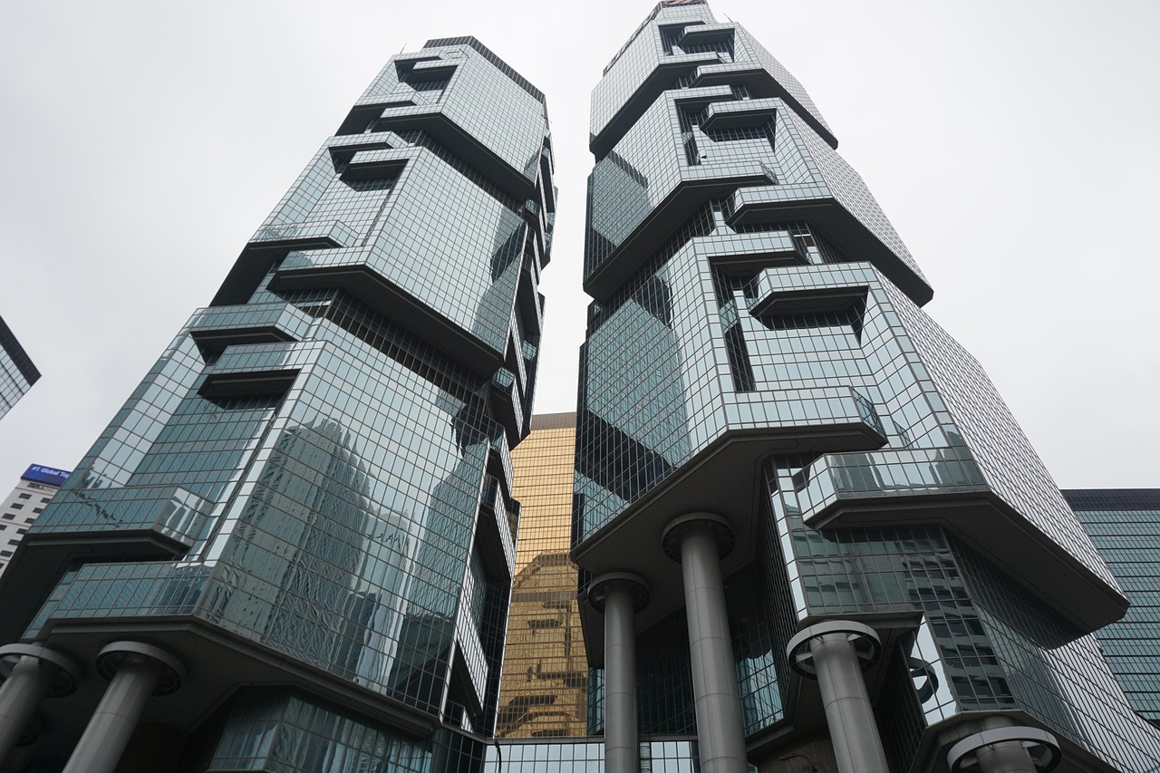 中央批评背后的深思，上海精准防控的挑战与反思